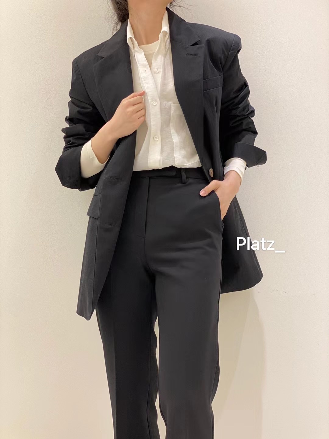 黑色