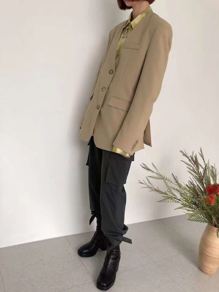 黑色