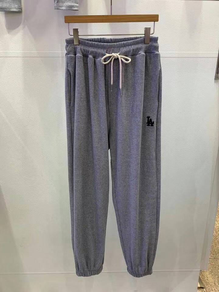 灰色