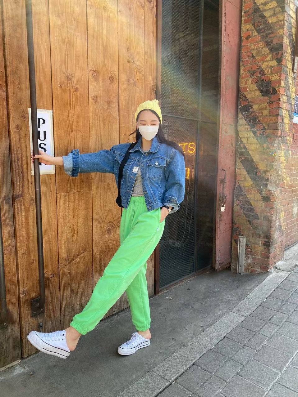 灰色