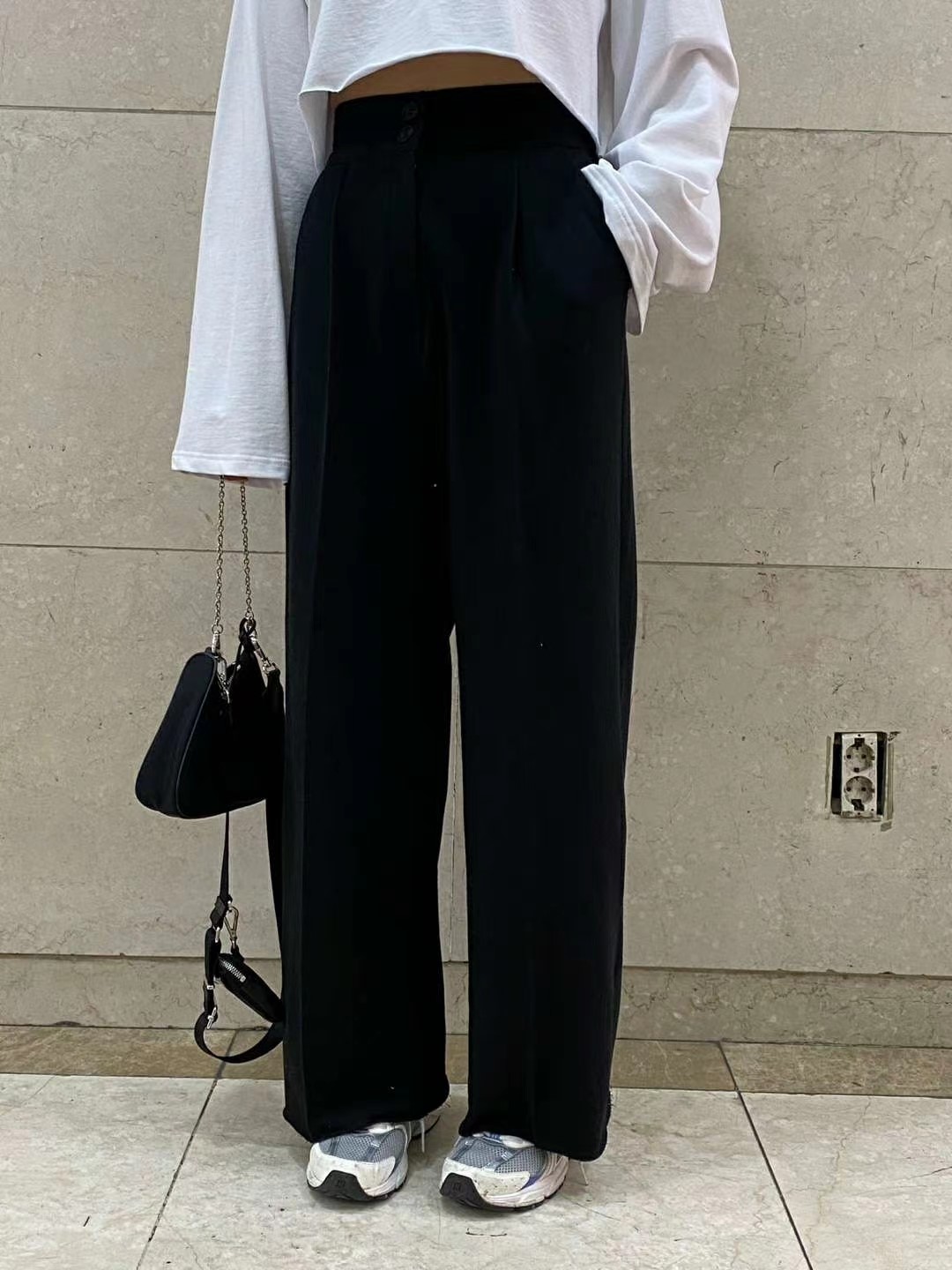 黑色
