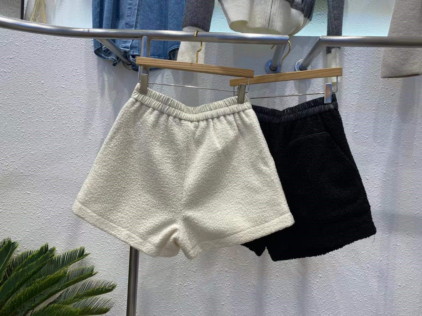 黑色