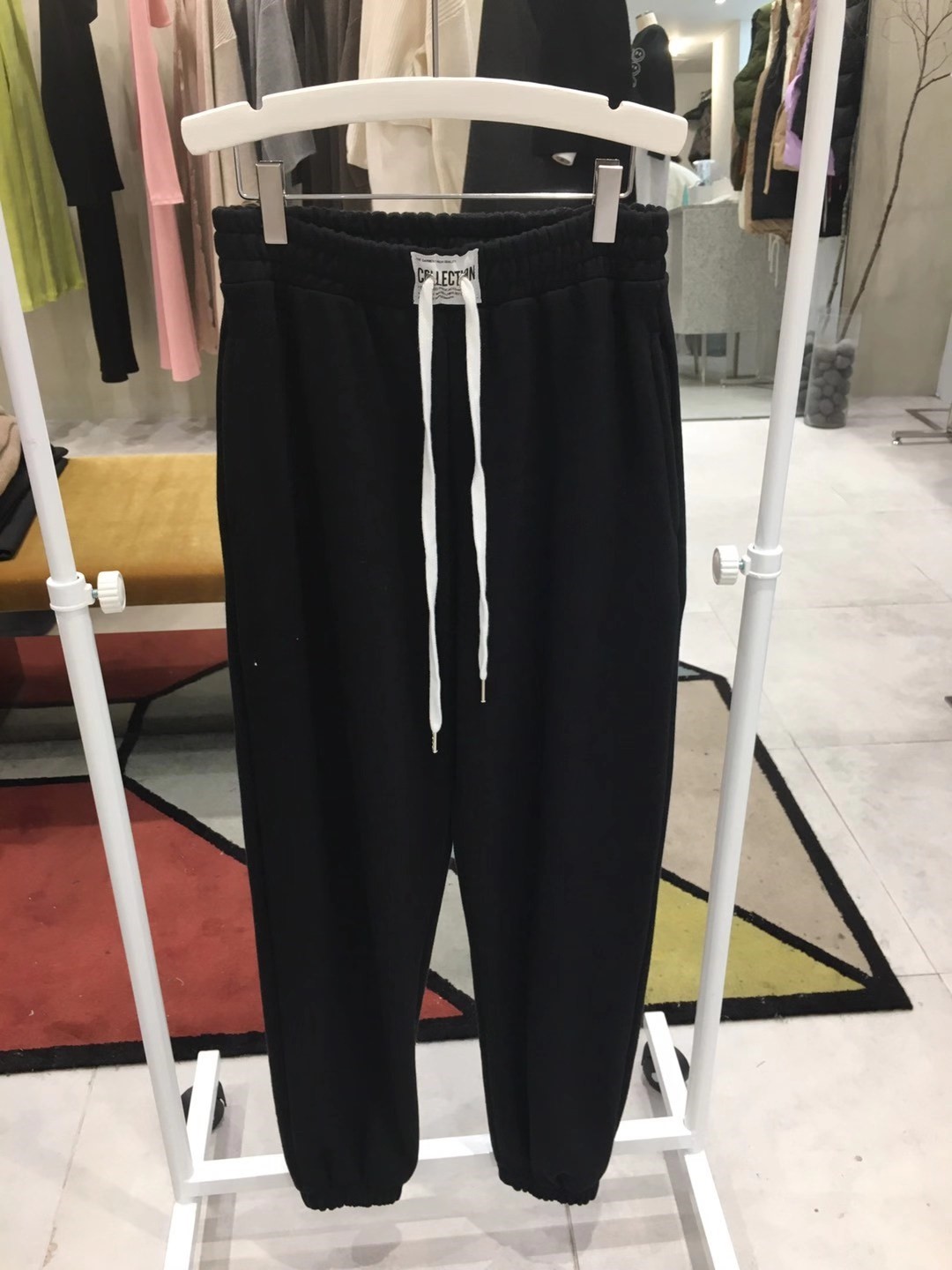 黑色