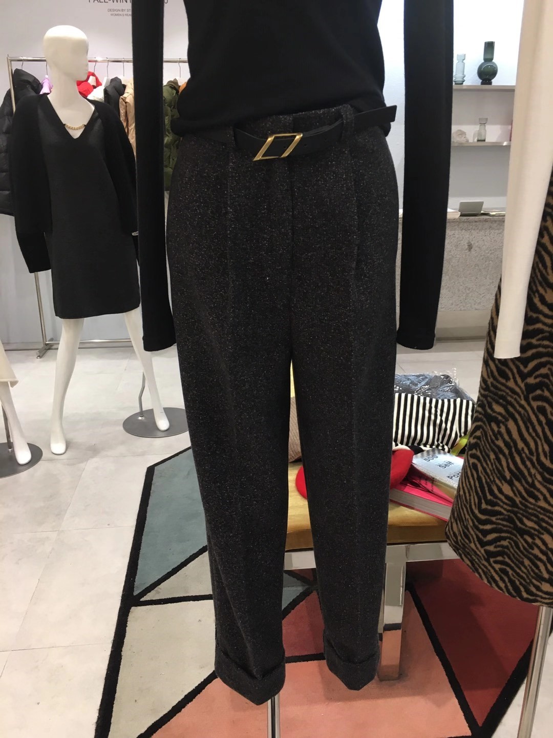 黑色
