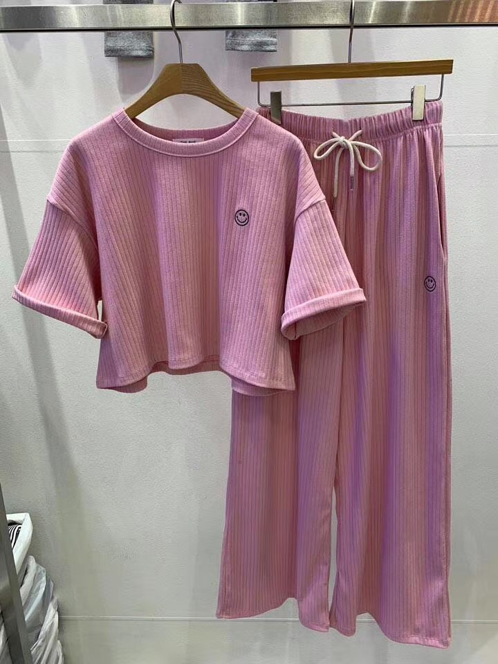 灰色