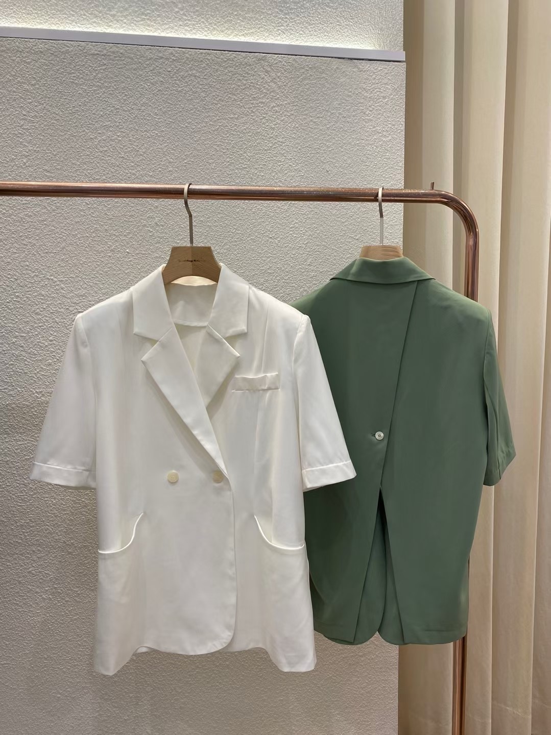 白色