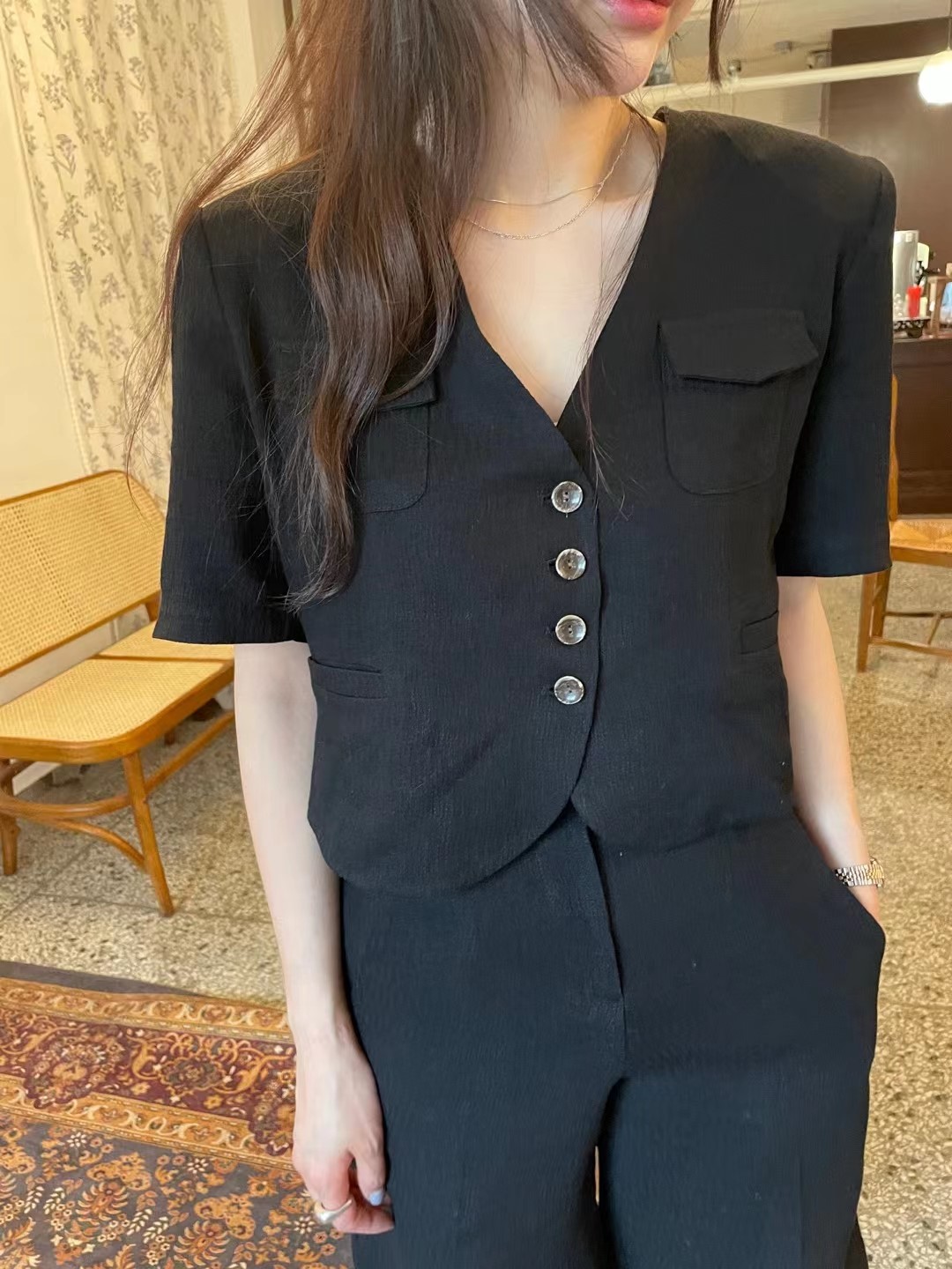 黑色