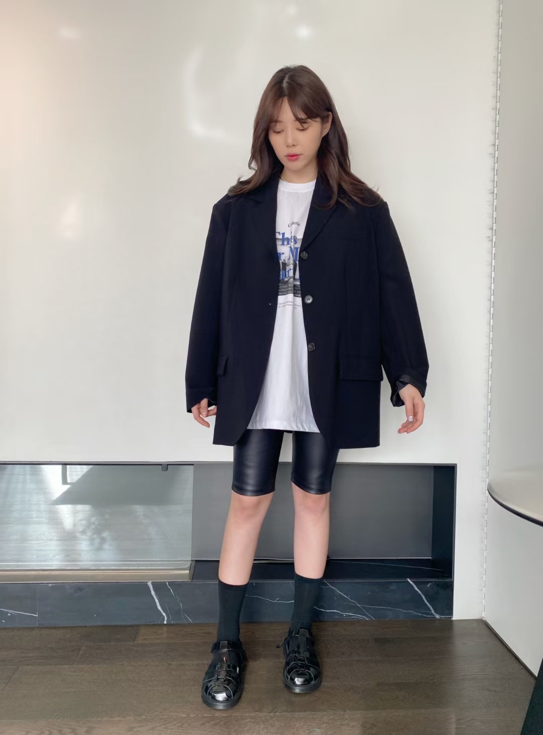 黑色