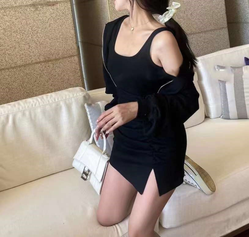 黑色