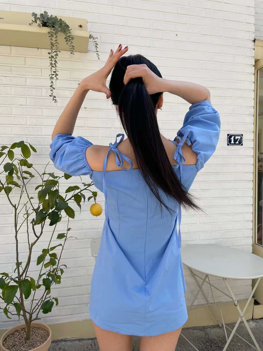 蓝色