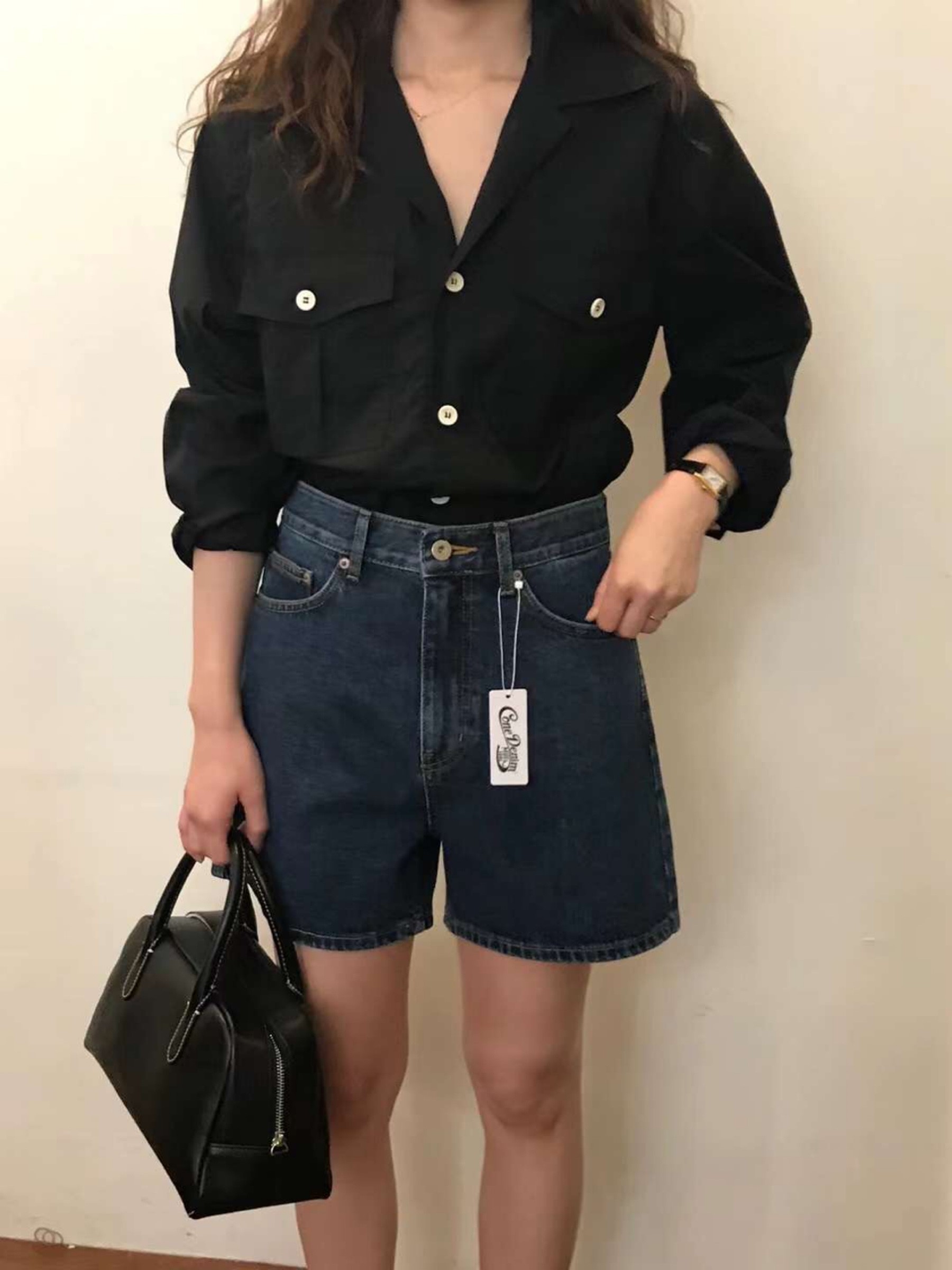 黑色