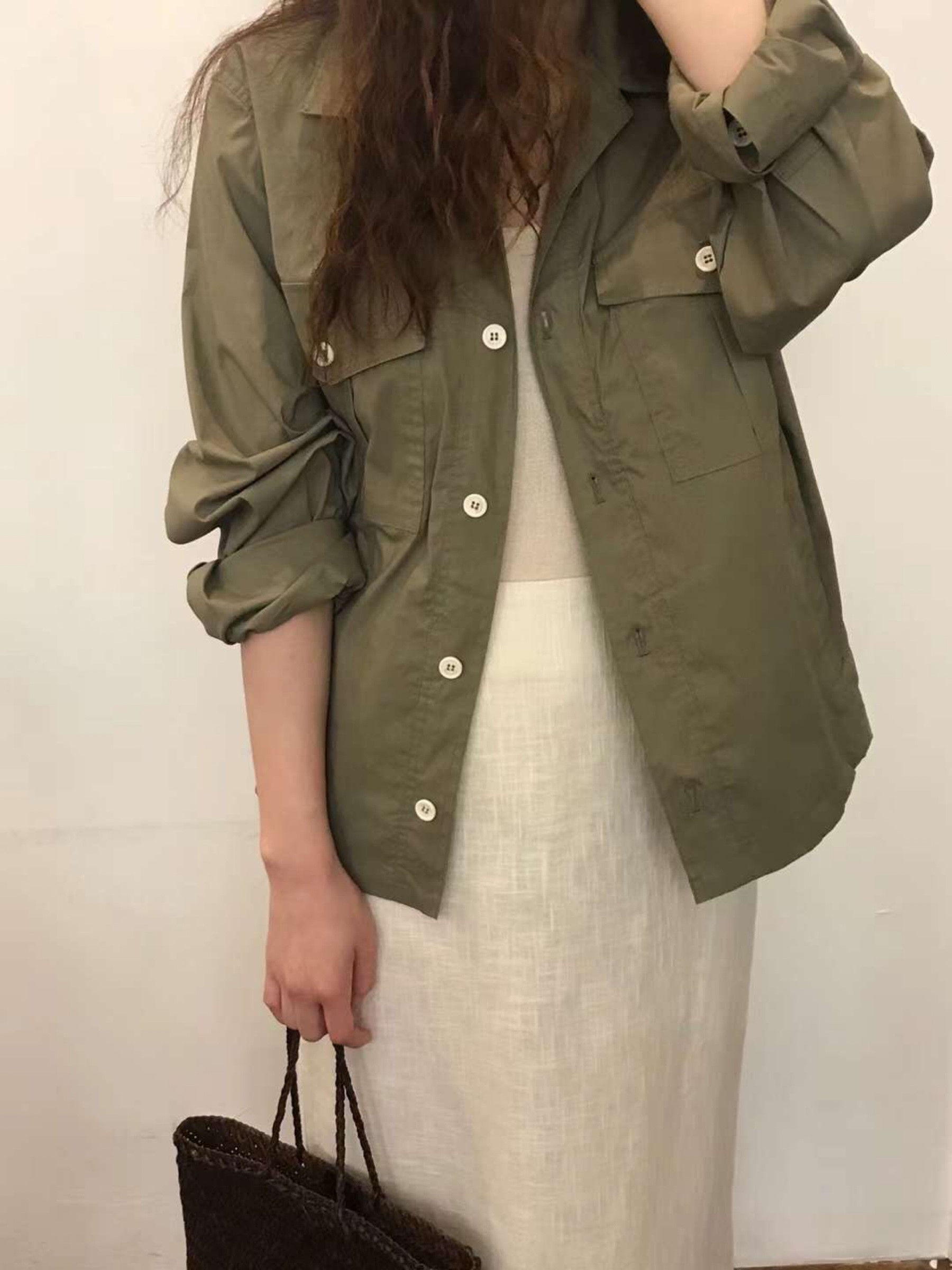 橄榄绿色
