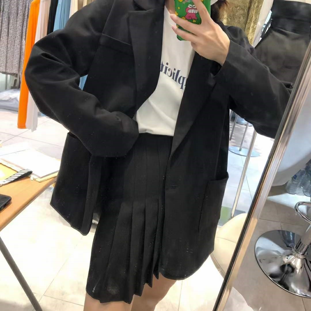 黑色