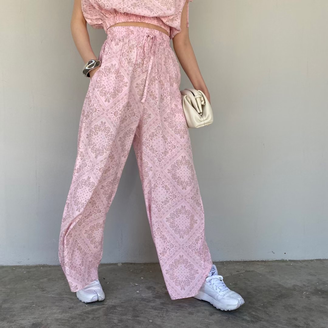 粉红色