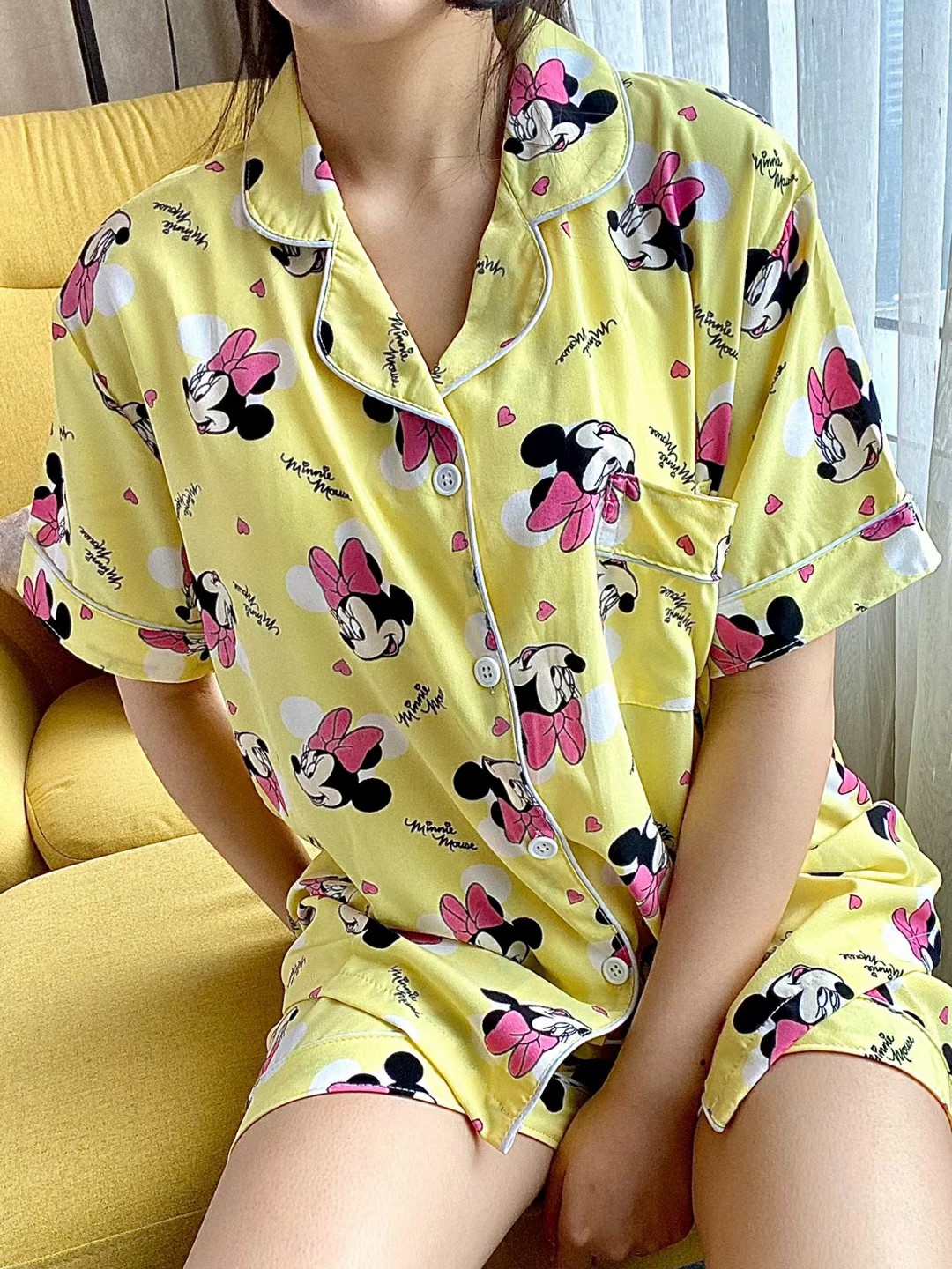 黄色