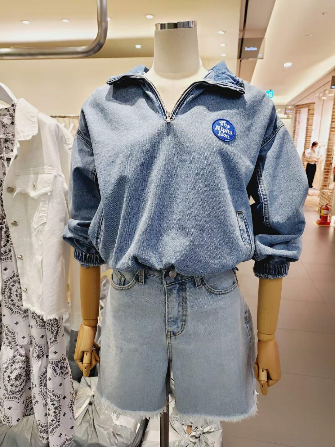 蓝色