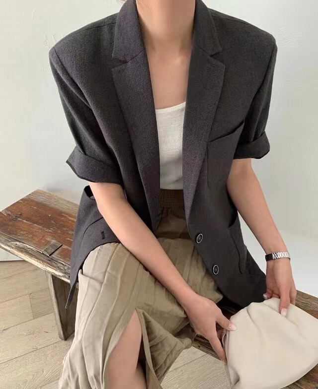 黑色
