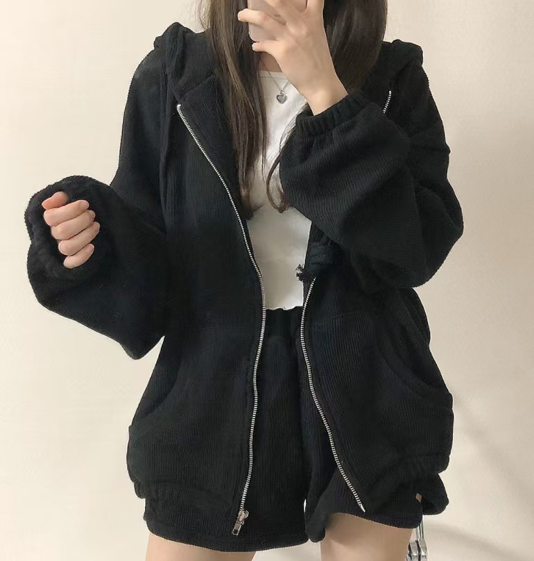 黑色