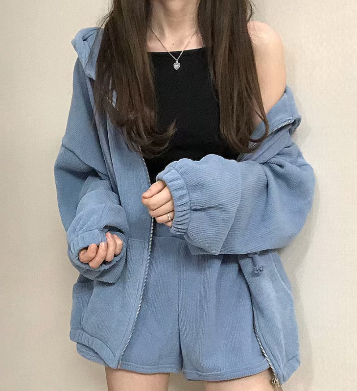 蓝色