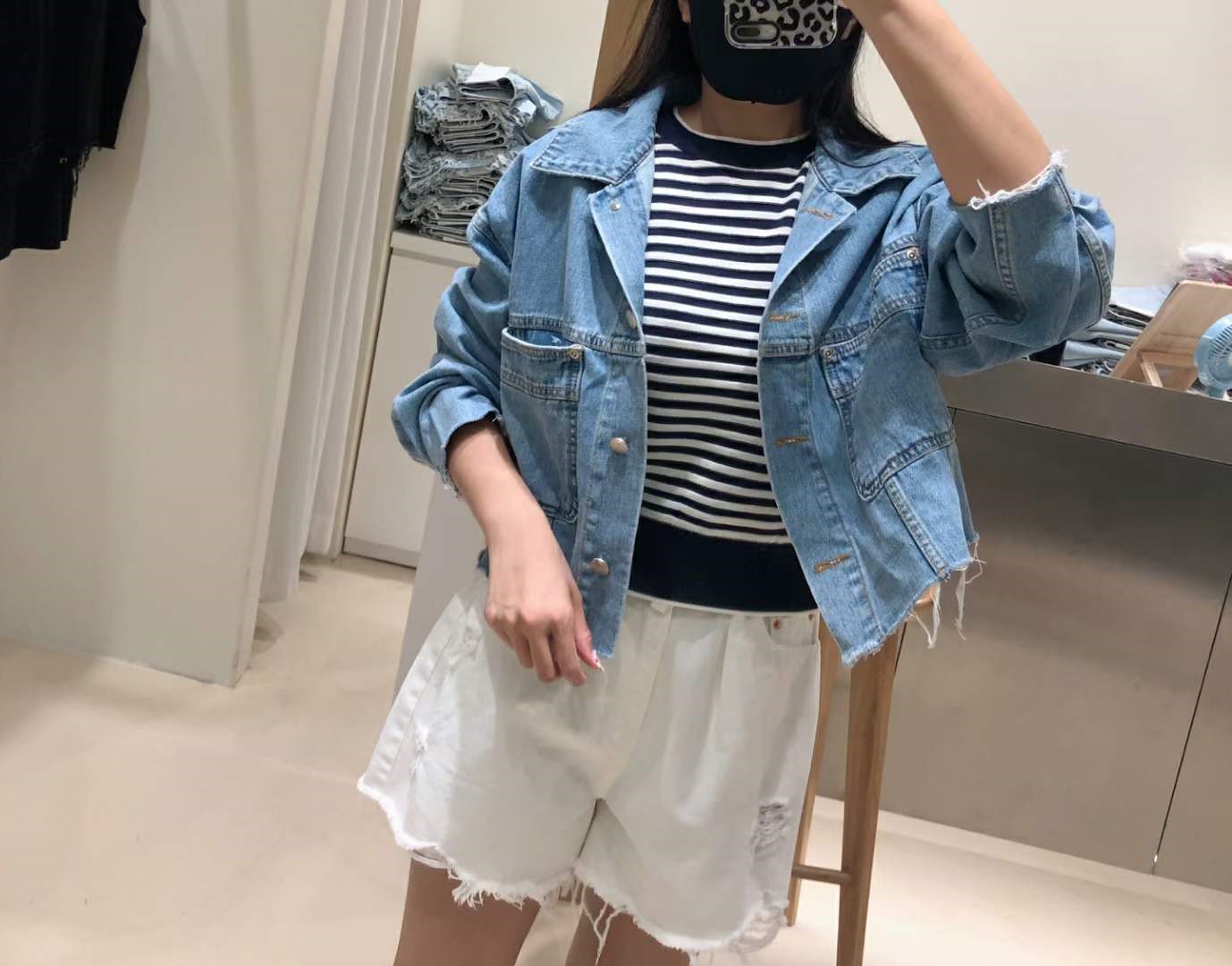 蓝色