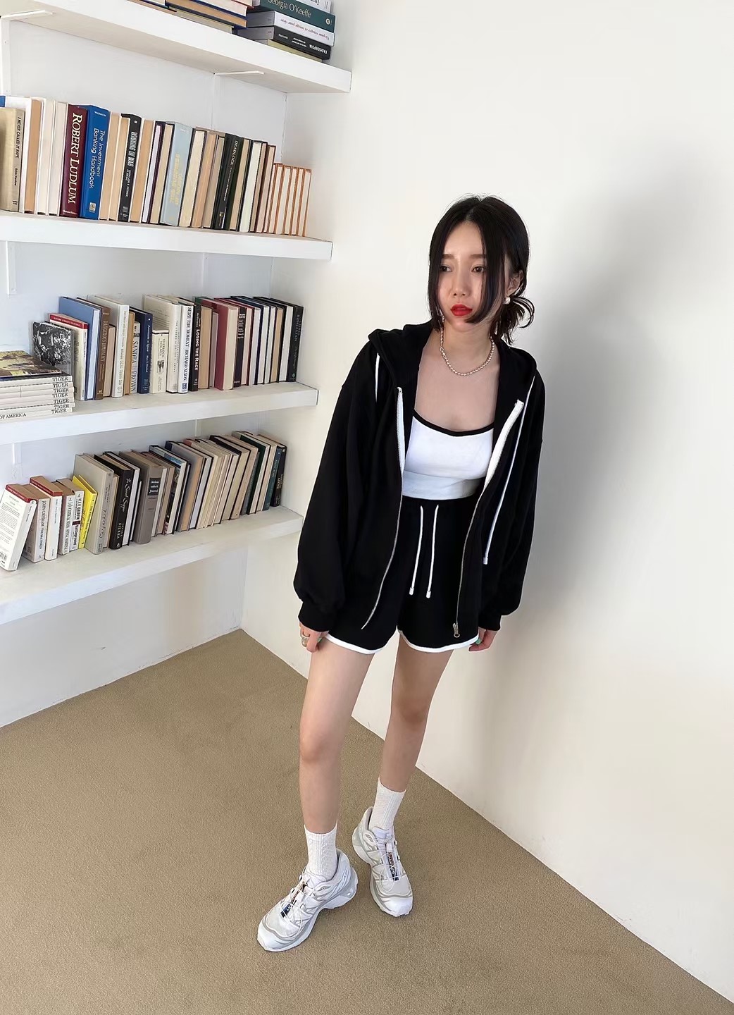 黑色