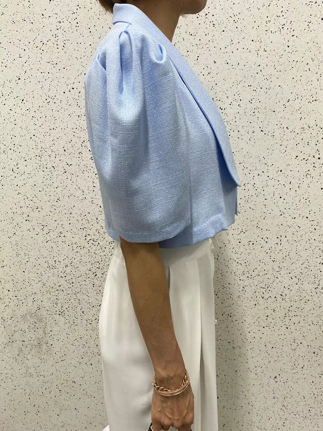 蓝色