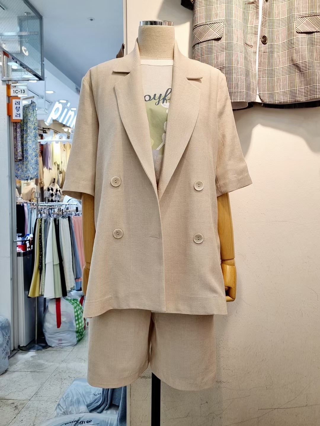 黑色