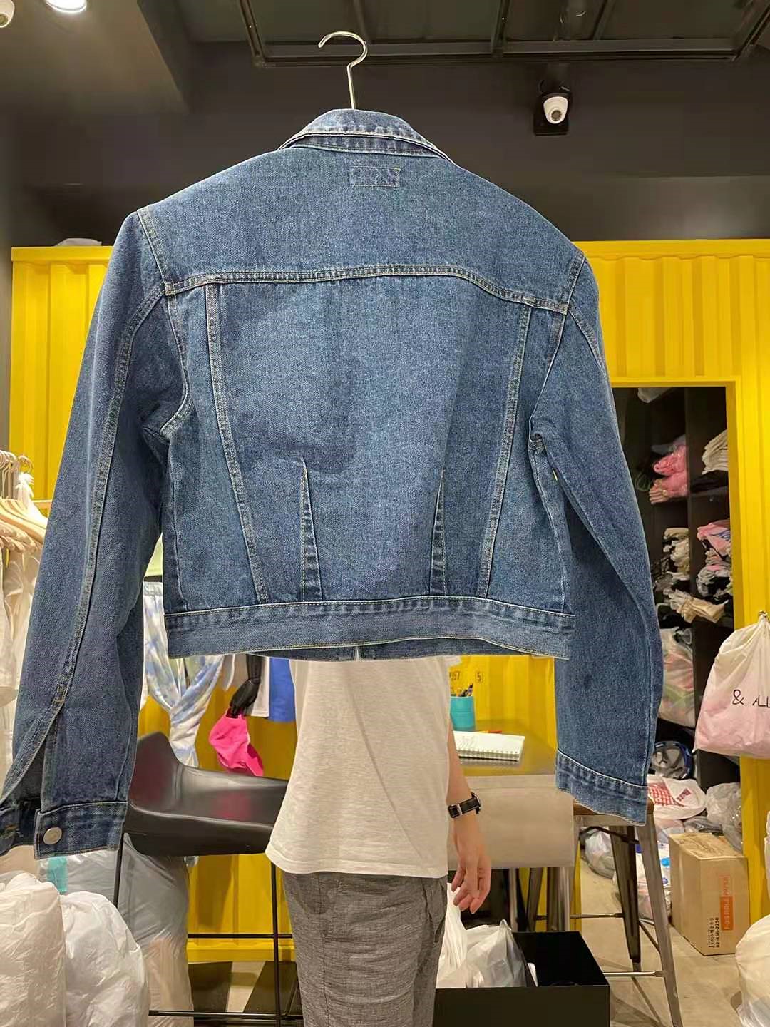 蓝色