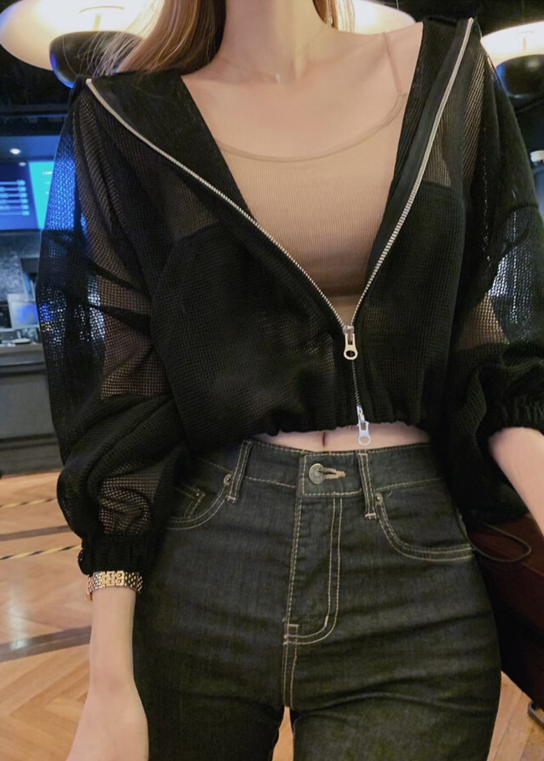 黑色