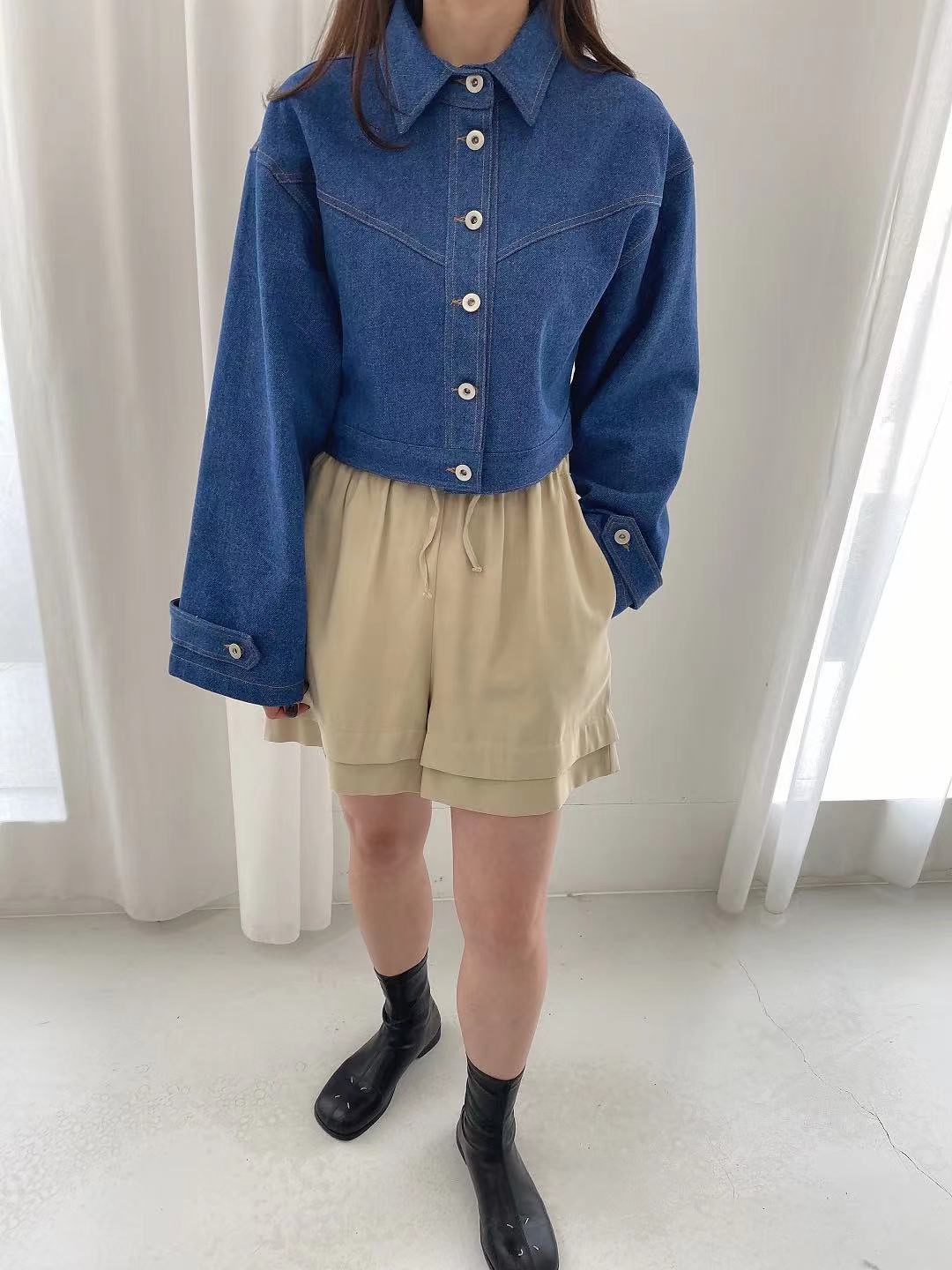 蓝色