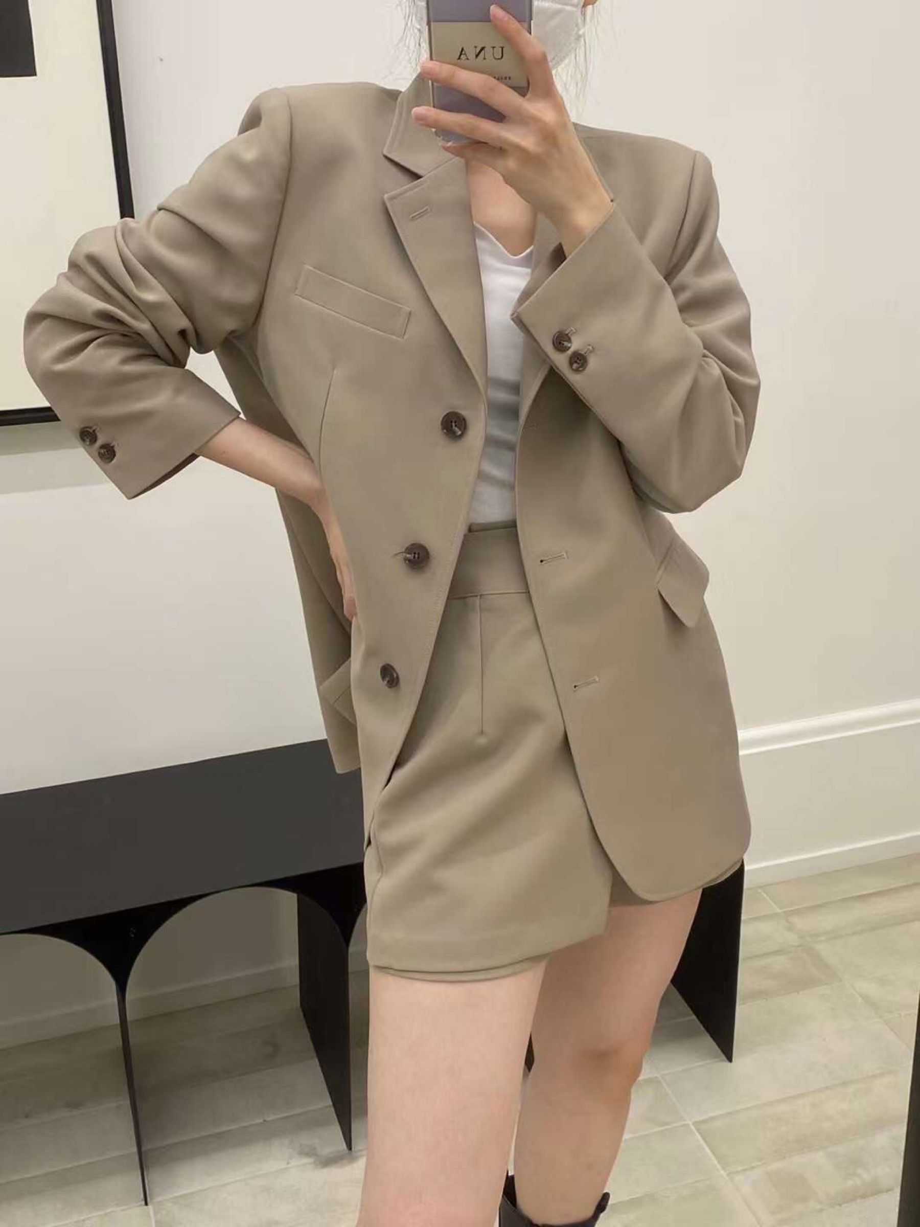米色