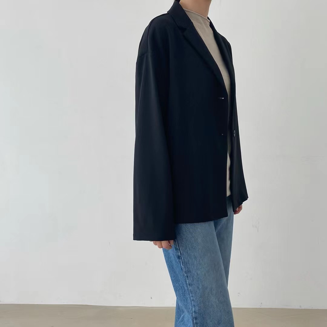 黑色