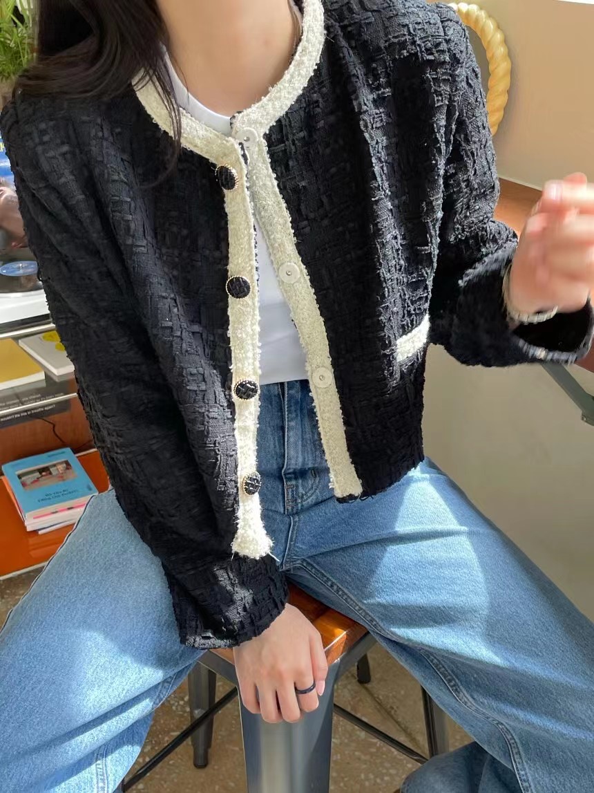 黑色