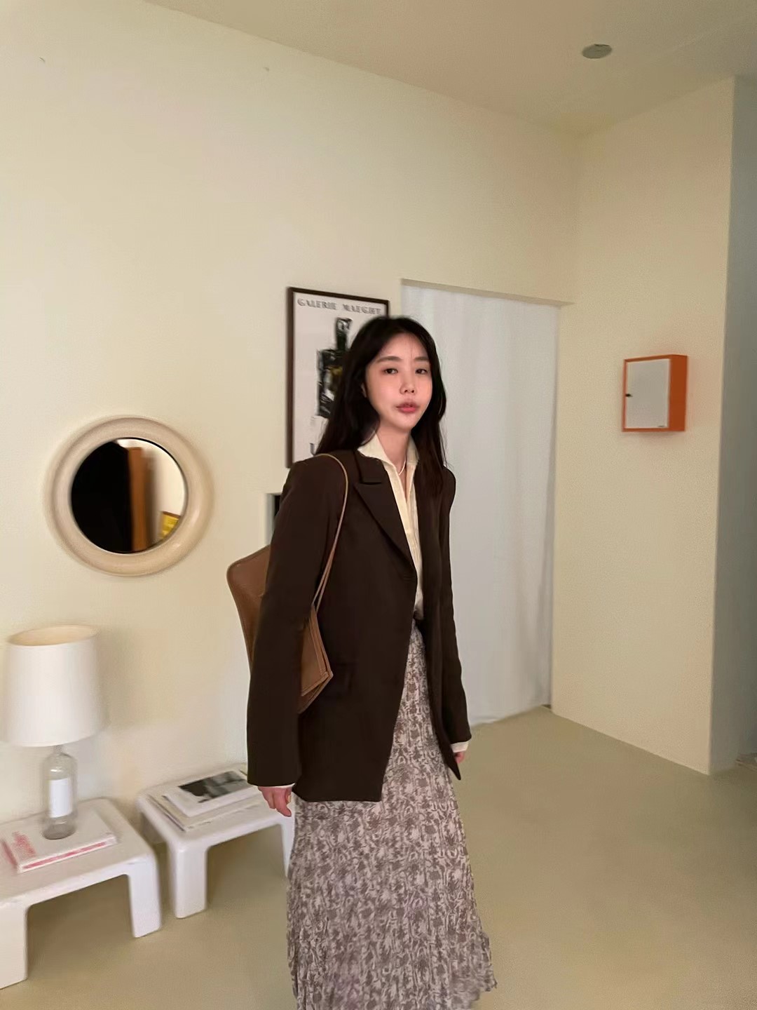 深棕色