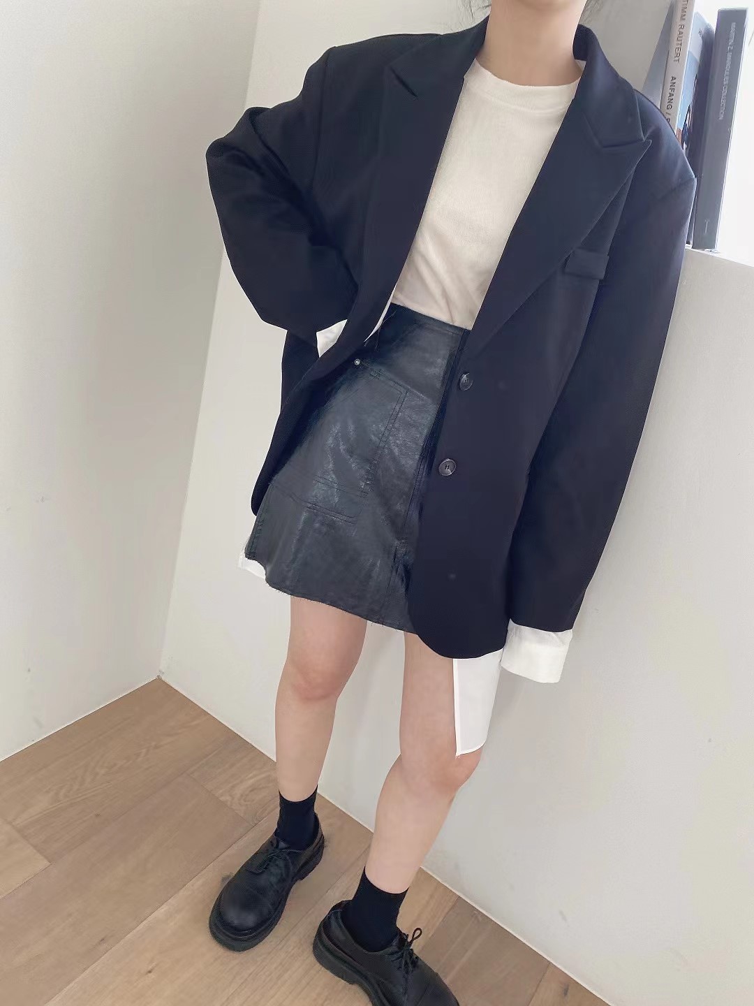 黑色
