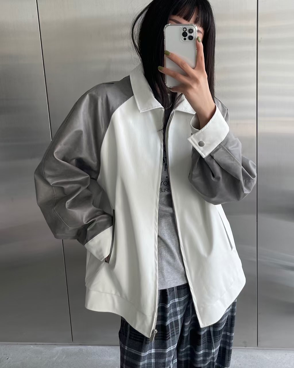 灰色