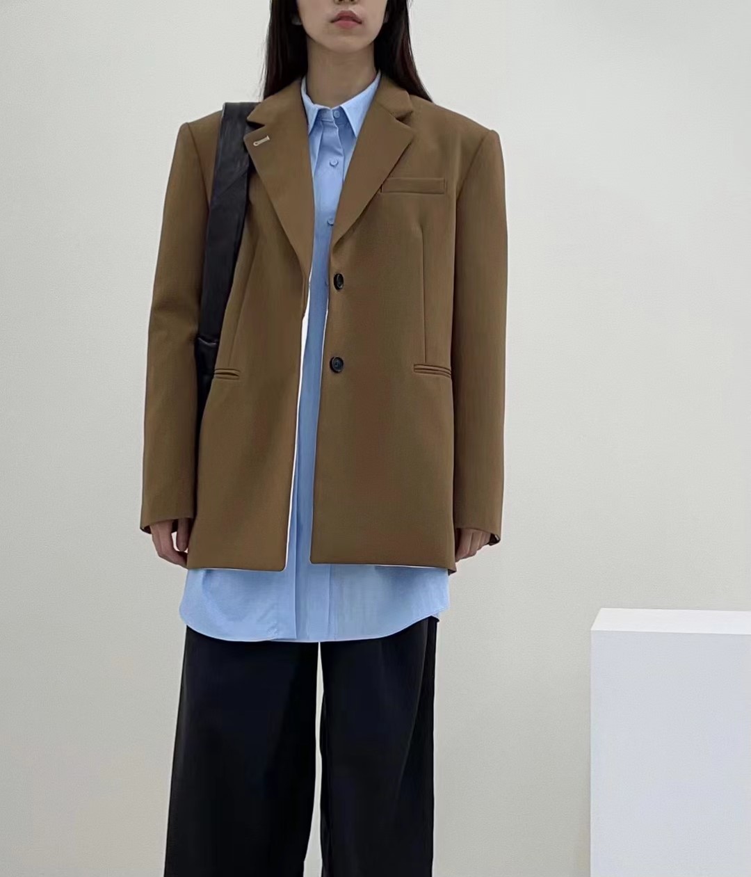 黑色
