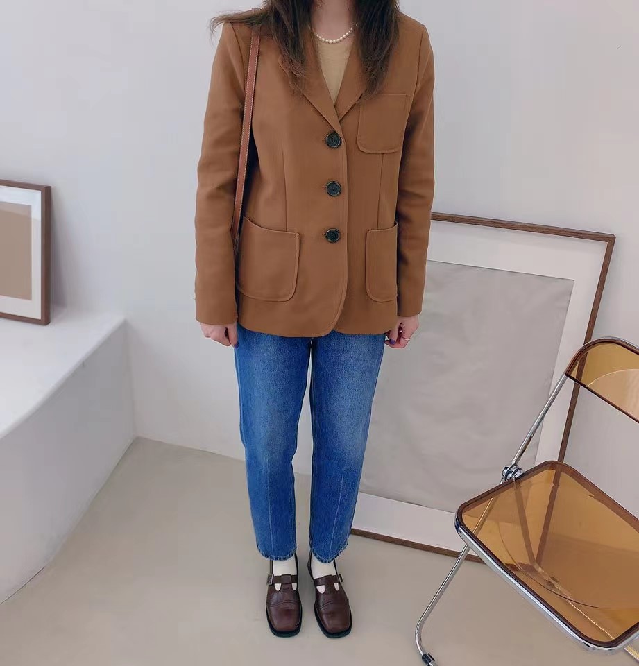 浅棕色