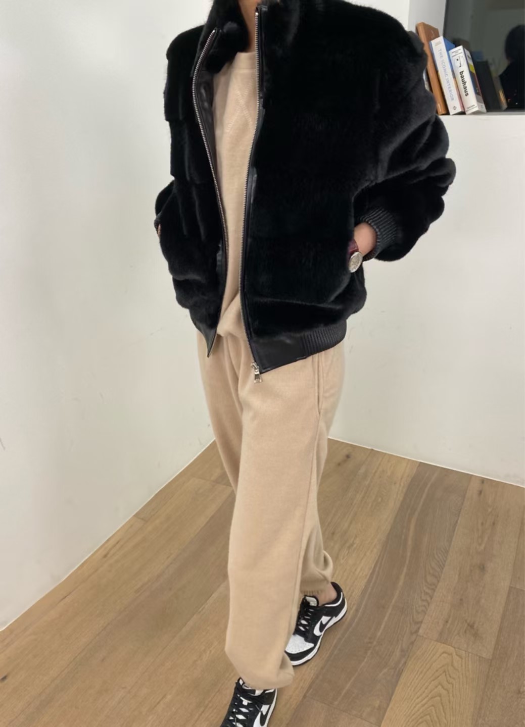 黑色