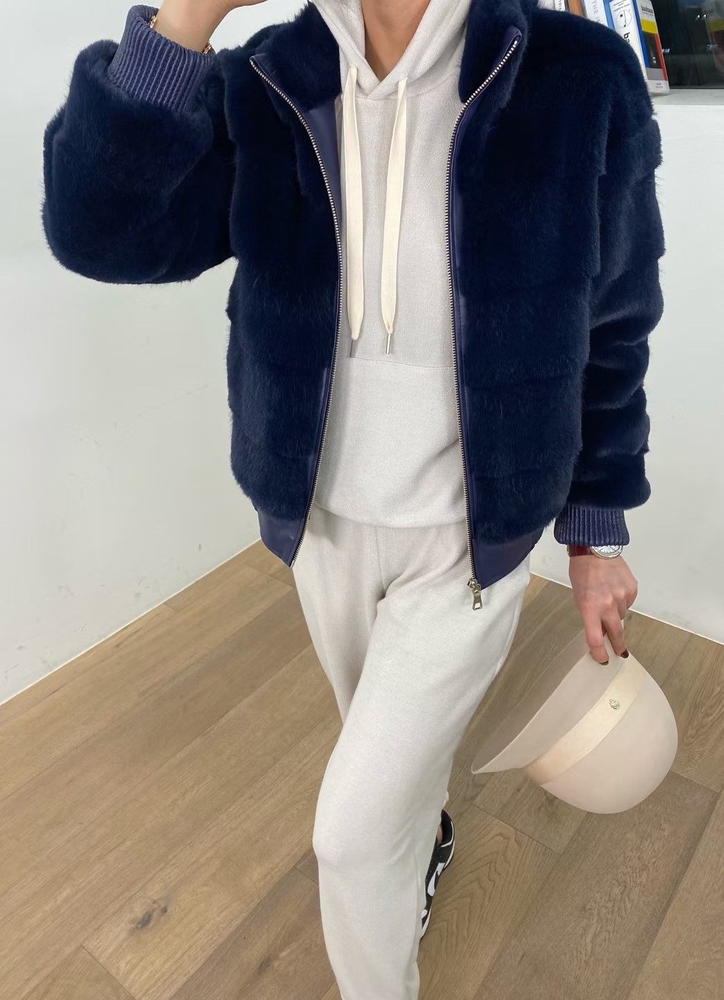 蓝色
