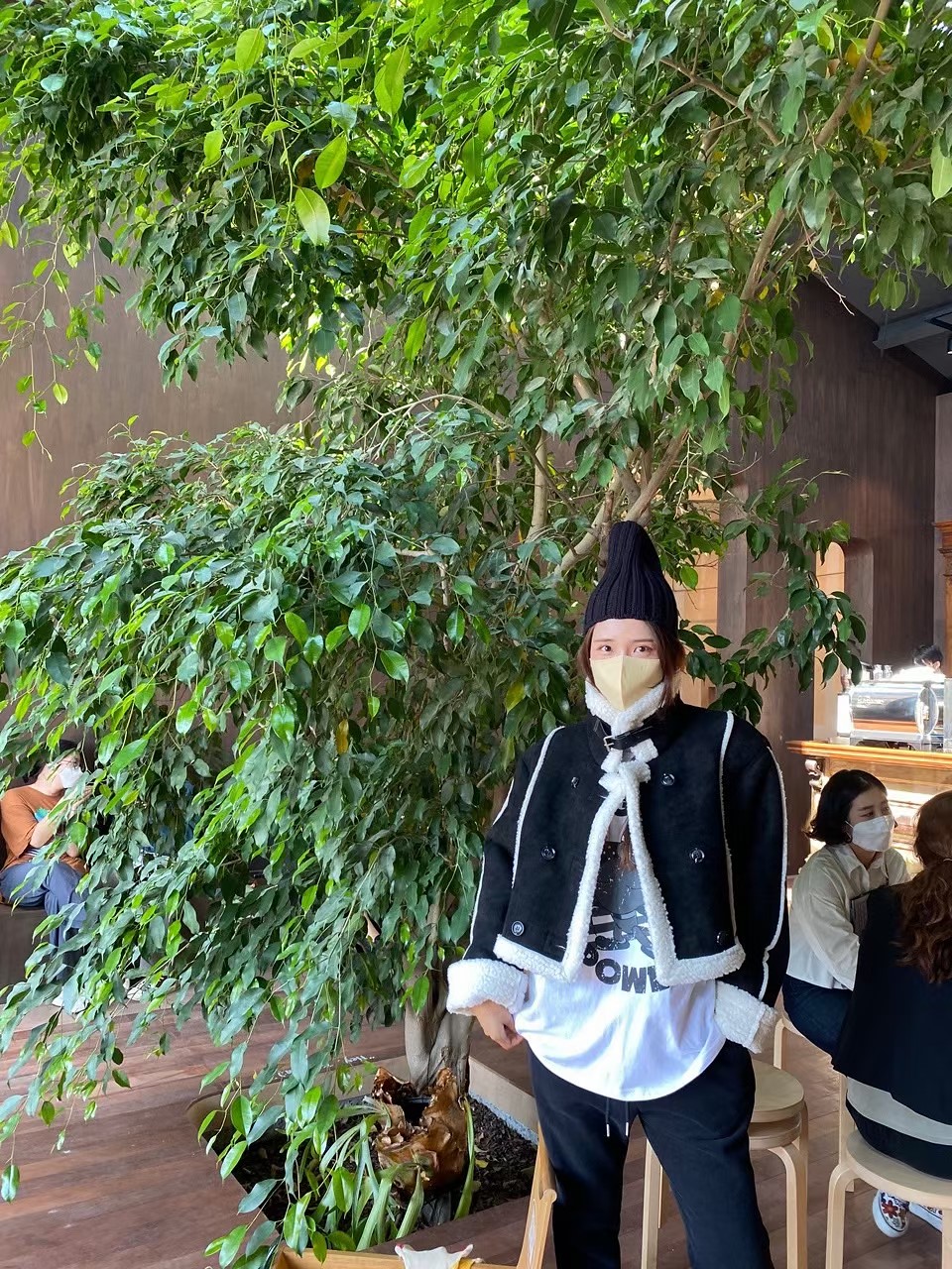 黑色