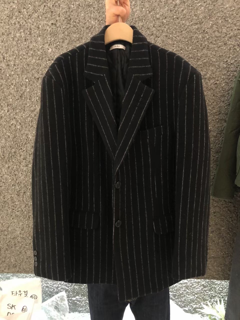 黑色