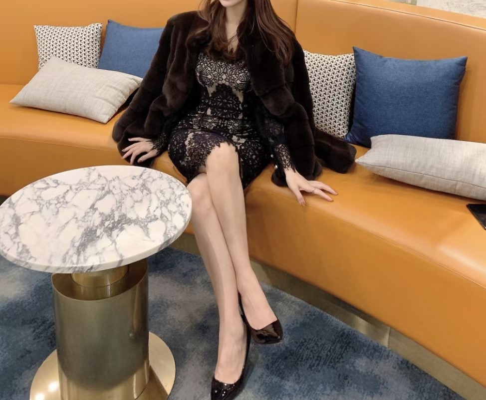 深棕色