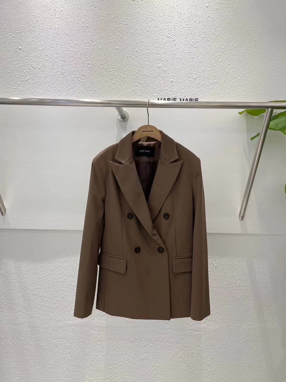 黑色