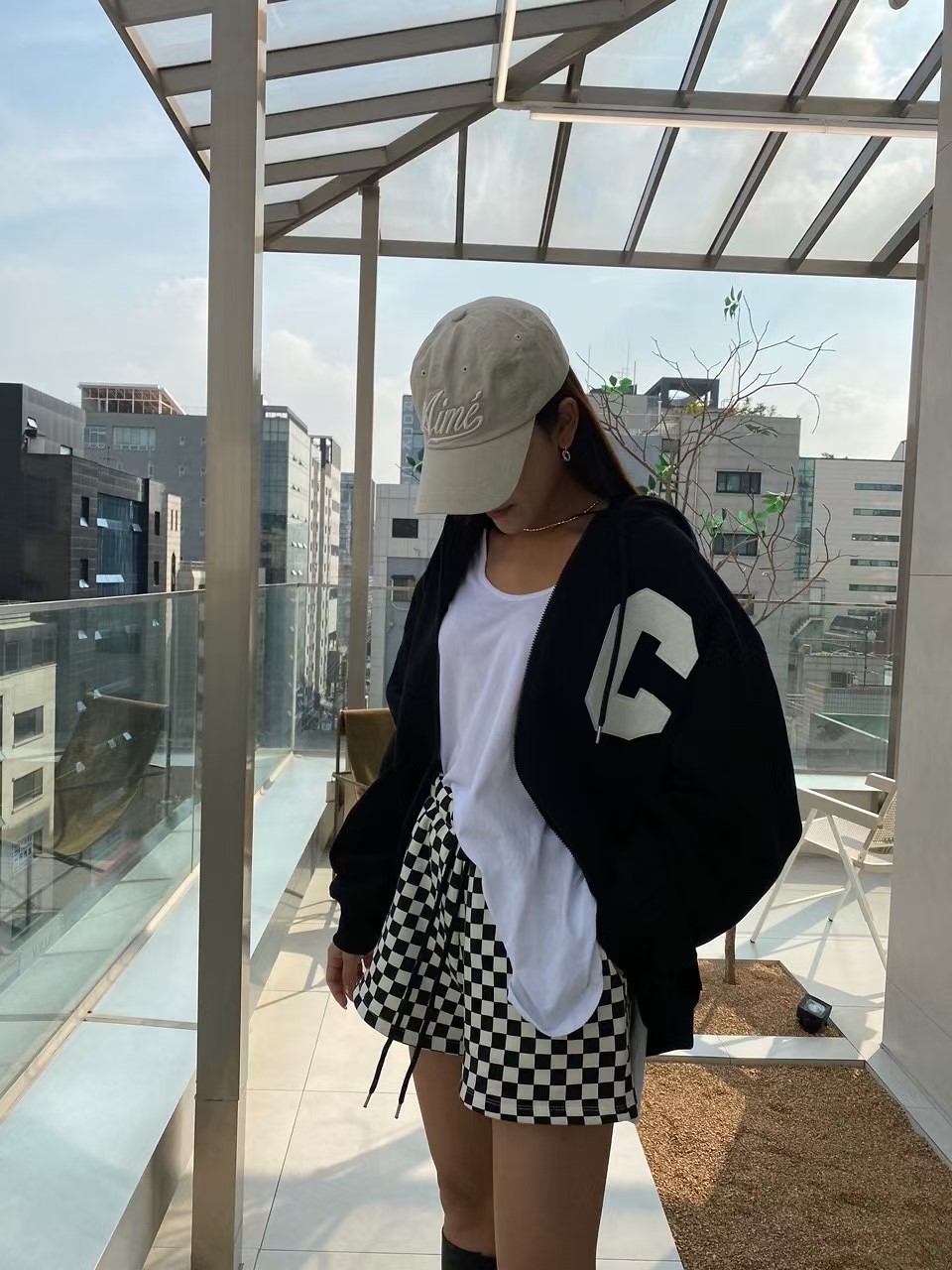 黑色