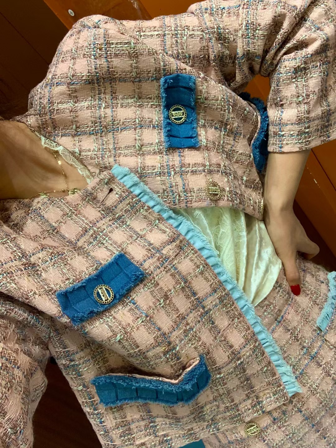 粉红色