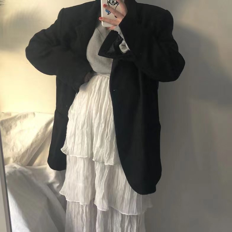 黑色