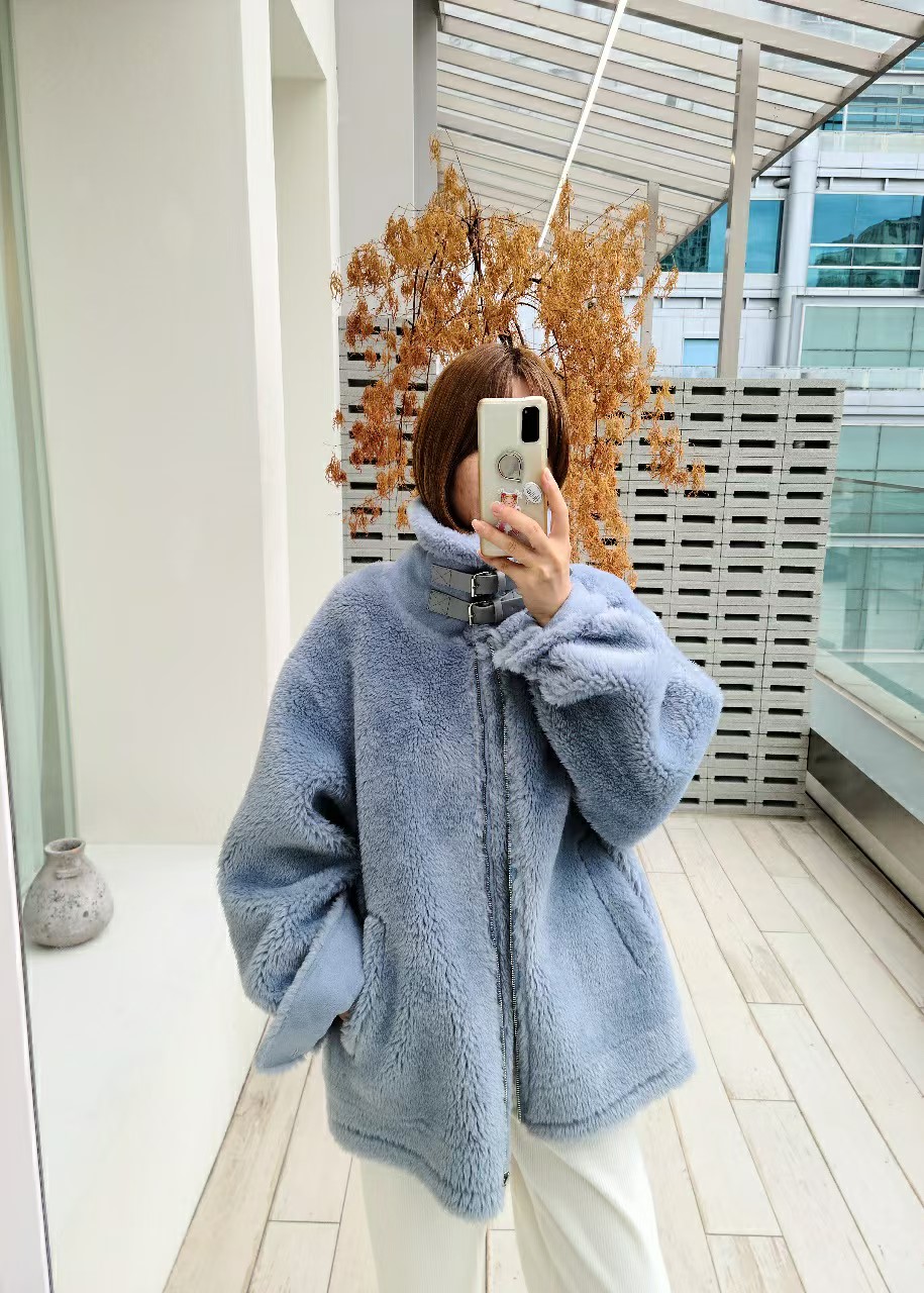 蓝色
