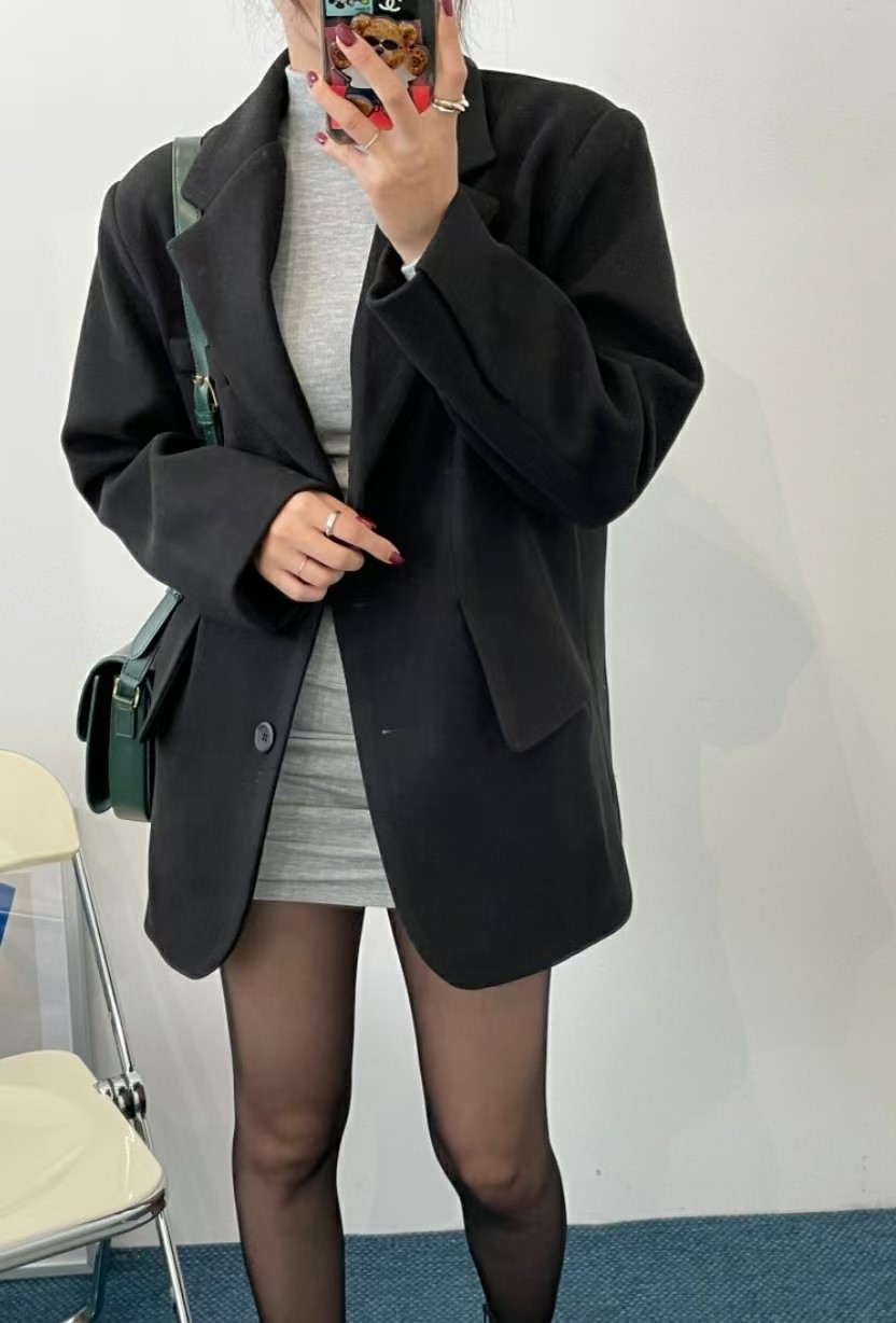 黑色