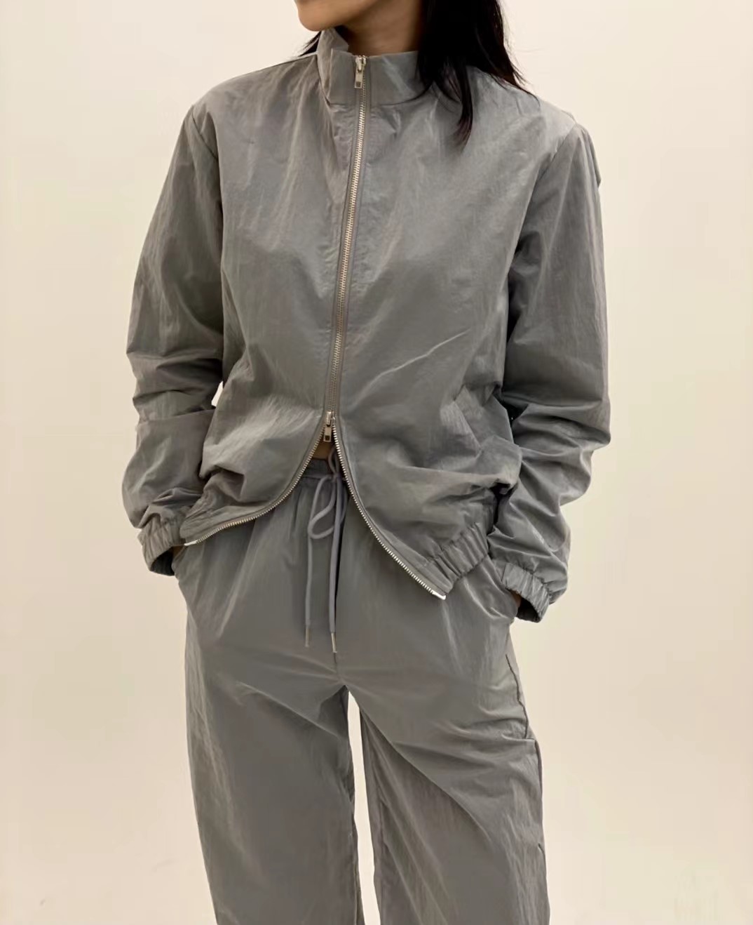 灰色